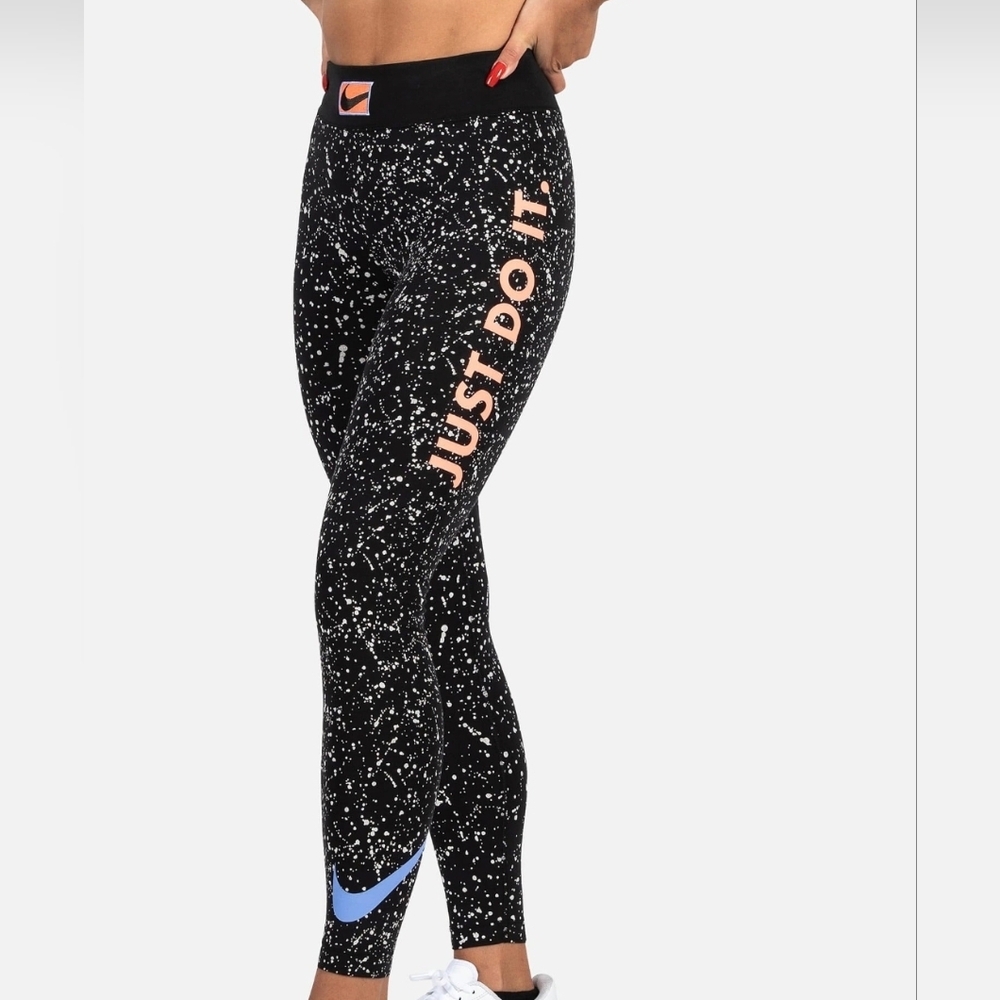 Nike Sportswear Leg-A-See High-Rise Leggings
